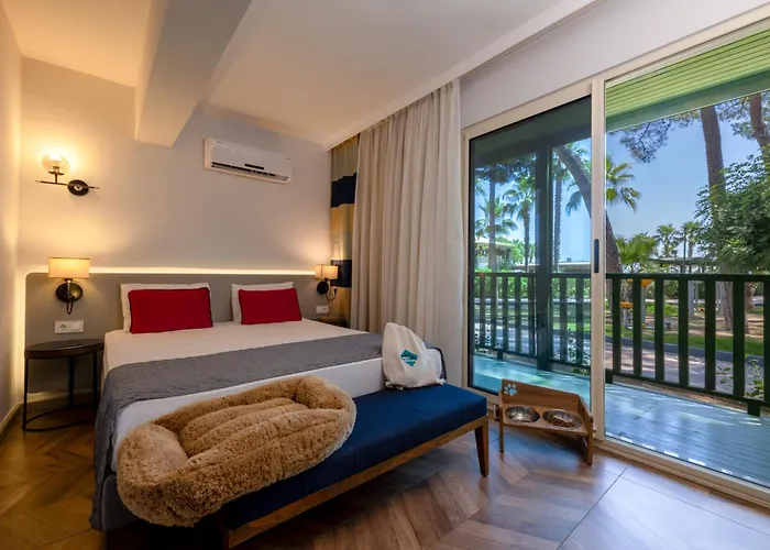 Crystal Flora Beach Resort