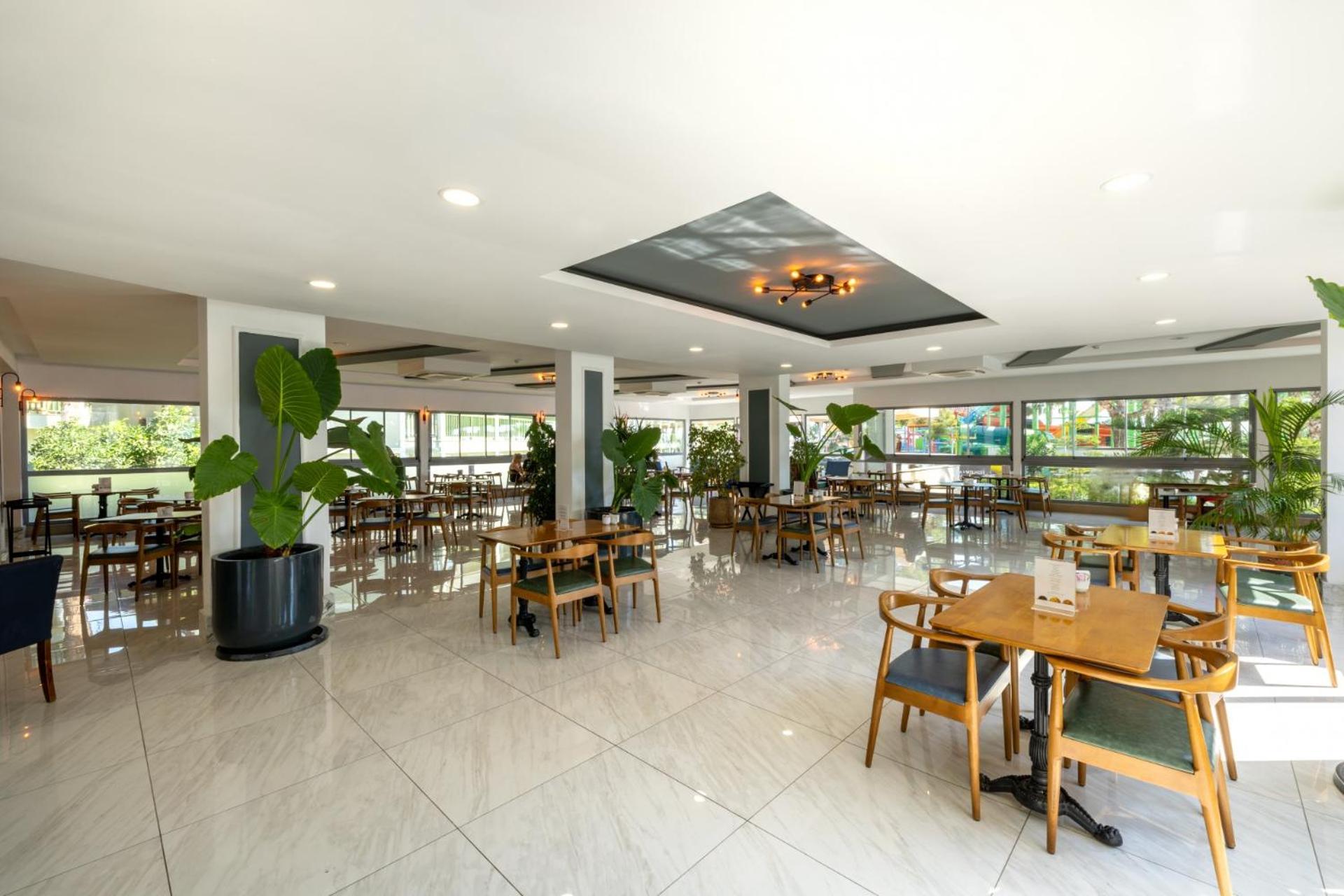 Resort Crystal Flora