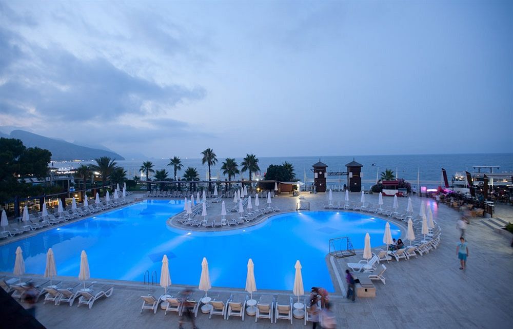 Crystal Flora Resort