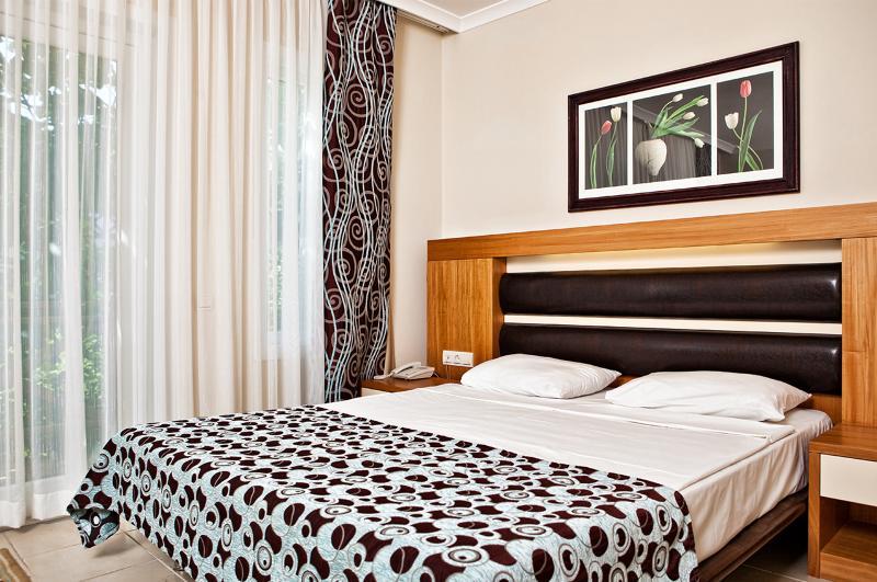 Курортный комплекс Crystal Flora 5*